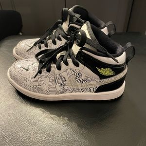 Nike Unisex Jordan 1 Mid DIY sneakers, size 1